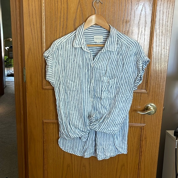 American Eagle Short Sleeve Button Up - Picture 1 of 3
